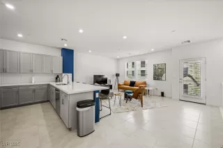 Photo #4: 2715566 Listing