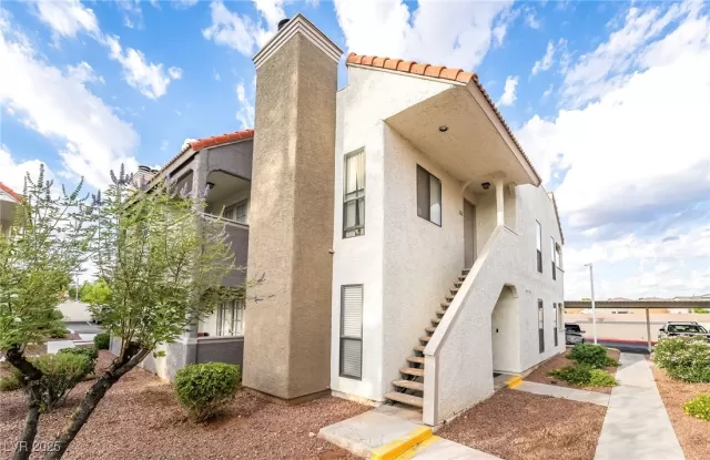 MLS: 2715592 Condo For Sale