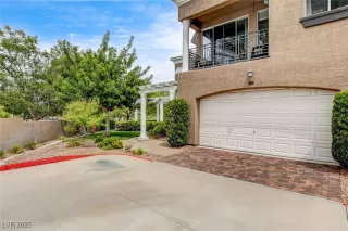 Photo #3: 2715614 Listing