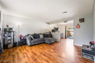 Photo #3: 2715653 Listing