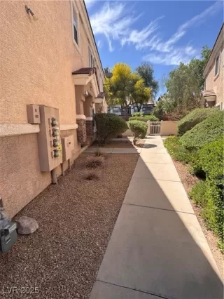 Photo #1: 2715686 Listing 