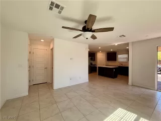 Photo #5: 2715698 Listing 