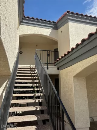 Photo #3: 2715713 Listing