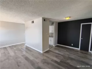 Photo #5: 2715741 Listing 