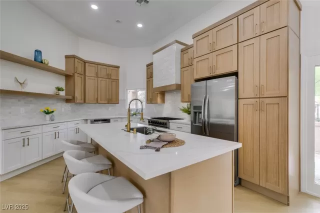 MLS: 2715759 Condo For Sale