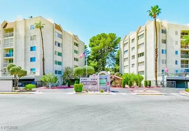 MLS: 2715768 Condo For Sale