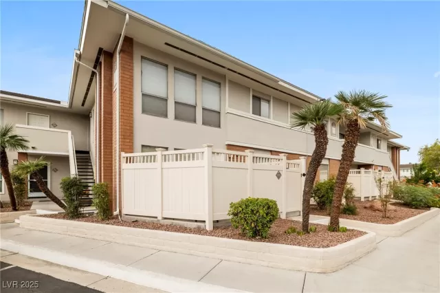 MLS: 2715786 Condo For Sale