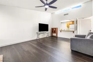 Photo #4: 2715813 Listing