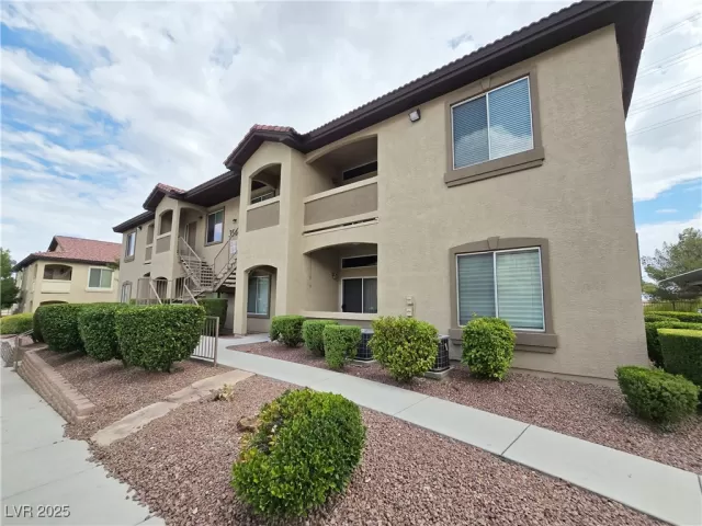 MLS: 2715816 Condo For Sale