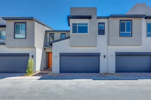 MLS: 2715852 Condo For Sale