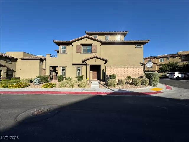 MLS: 2715872 Condo For Sale