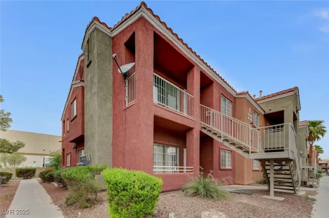 MLS: 2715889 Condo For Sale