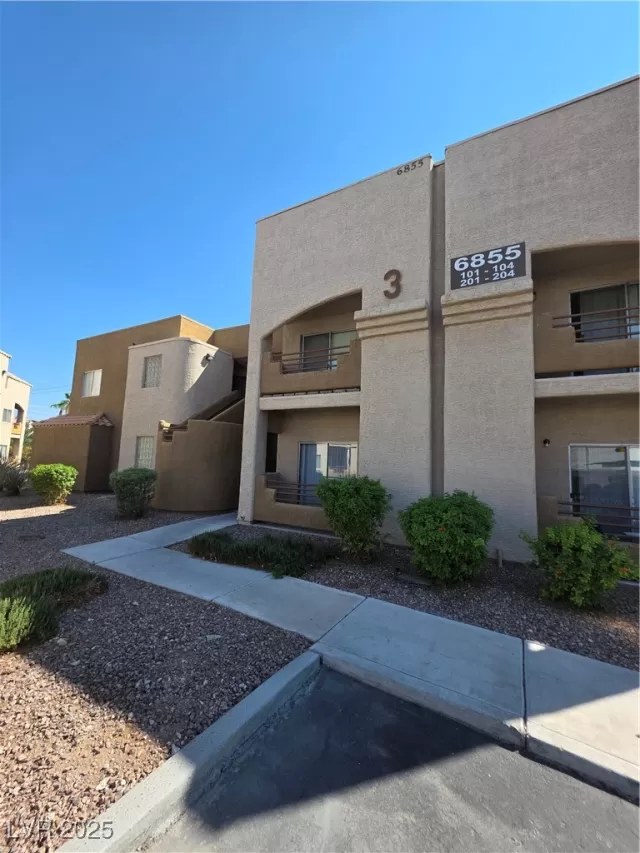 MLS: 2715890 Condo For Sale