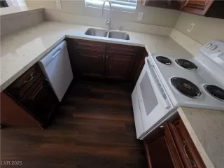 Photo #2: 2715890 Listing 