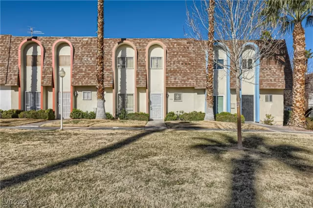 MLS: 2715896 Condo For Sale