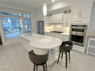 Photo #2: 2715903 Listing