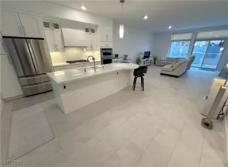 Photo #3: 2715903 Listing