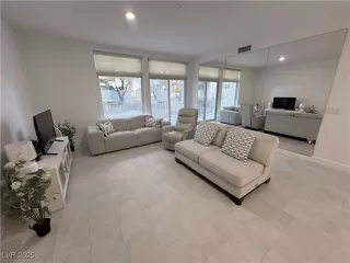 Photo #5: 2715903 Listing