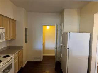 Photo #5: 2715913 Listing 