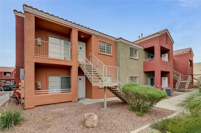 MLS: 2715936 Condo For Sale