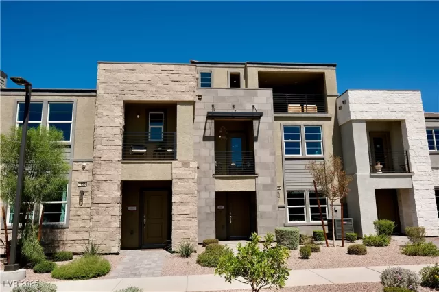 MLS: 2715939 Condo For Sale