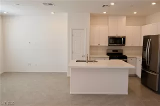 Photo #3: 2715939 Listing 