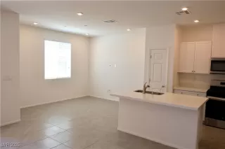 Photo #4: 2715939 Listing 