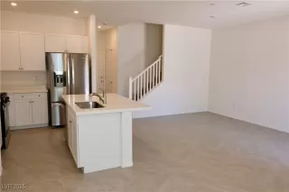 Photo #5: 2715939 Listing 