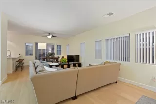 Photo #4: 2715946 Listing