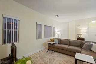 Photo #5: 2715946 Listing