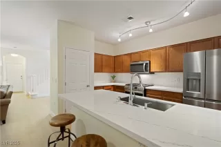 Photo #6: 2715946 Listing