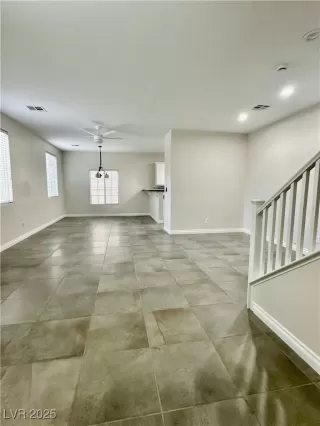 Photo #5: 2715947 Listing