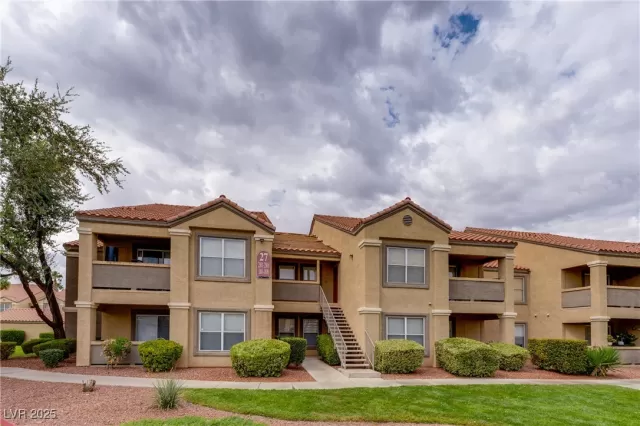 MLS: 2715948 Condo For Sale