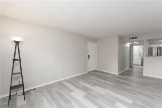 Photo #4: 2715948 Listing