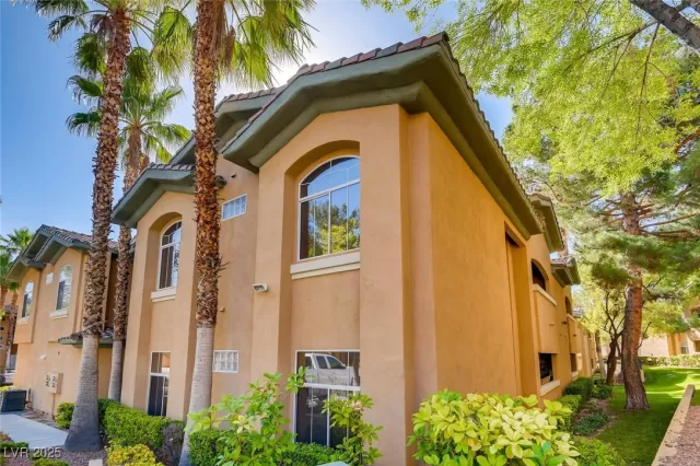 MLS: 2715971 Condo For Sale