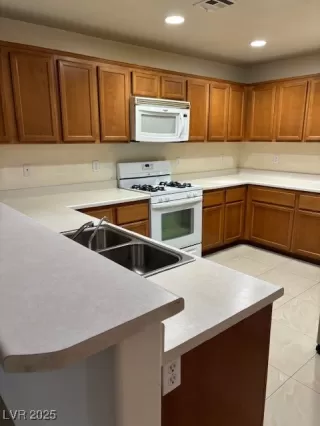 Photo #5: 2715989 Listing 