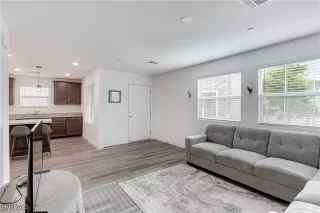 Photo #6: 2716000 Listing 