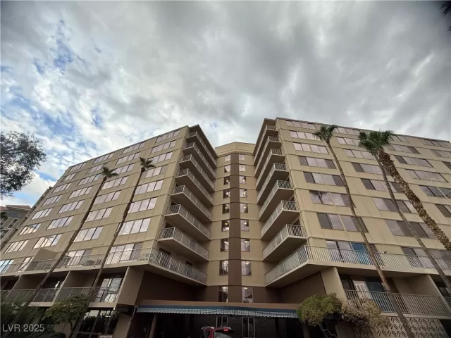 MLS: 2716001 Condo For Sale