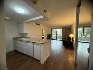 Photo #5: 2716001 Listing