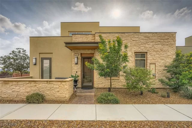 MLS: 2716004 Condo For Sale