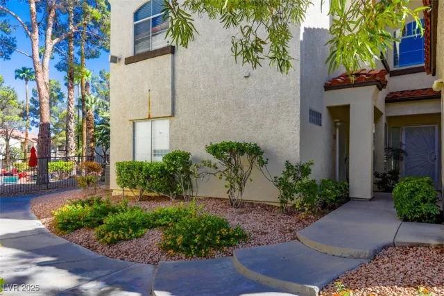 MLS: 2716007 Condo For Sale