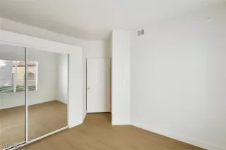 Photo #5: 2716007 Listing 