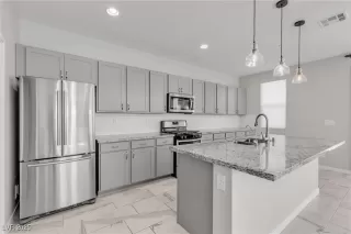 Photo #4: 2716020 Listing 