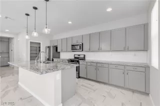 Photo #5: 2716020 Listing 