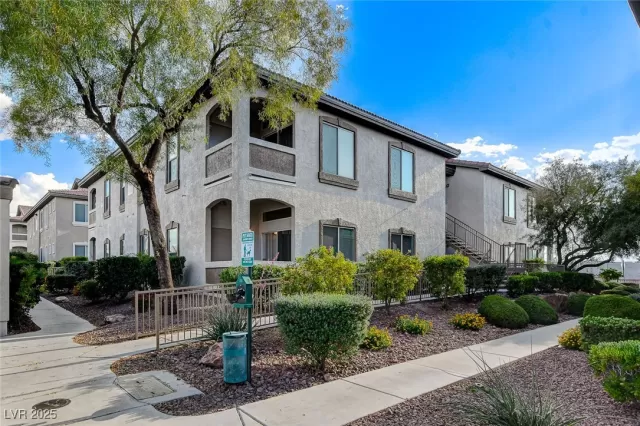 MLS: 2716022 Condo For Sale