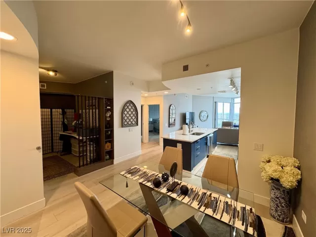 MLS: 2716025 Condo For Sale