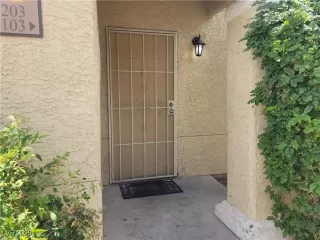 Photo #4: 2716028 Listing 