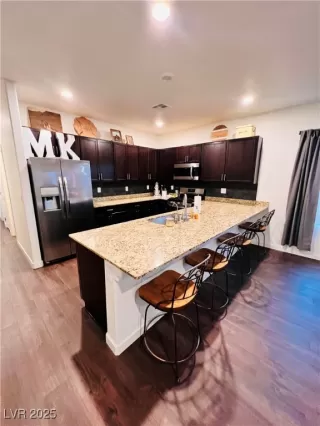 Photo #4: 2716050 Listing