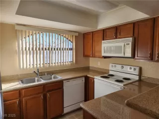 Photo #4: 2716059 Listing 