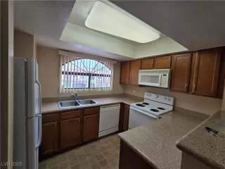 Photo #5: 2716059 Listing 